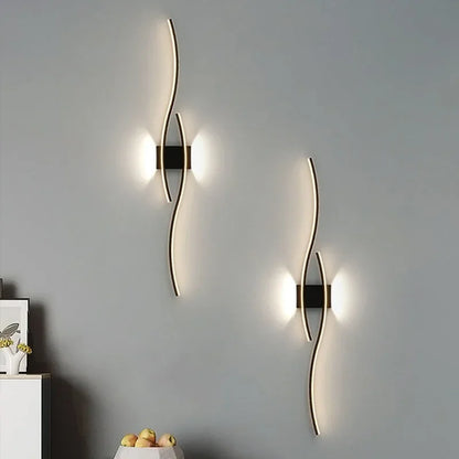 Applique murale LED minimaliste à bande, dimmable et design. Parfaite pour salon, chambre, bureau ou salle de bain. Installation murale facile, lumière douce et moderne.