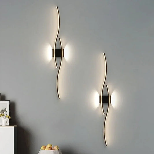 Applique murale LED minimaliste à bande, dimmable et design. Parfaite pour salon, chambre, bureau ou salle de bain. Installation murale facile, lumière douce et moderne.