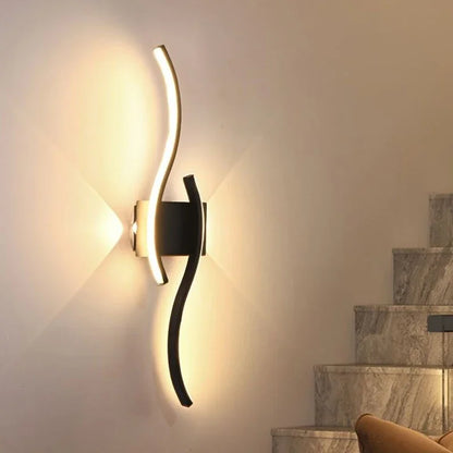 Applique murale LED minimaliste à bande, dimmable et design. Parfaite pour salon, chambre, bureau ou salle de bain. Installation murale facile, lumière douce et moderne.